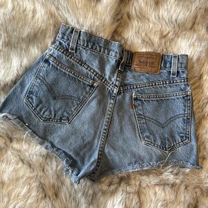 L e v i ‘ s • Vintage cutoff denim shorts